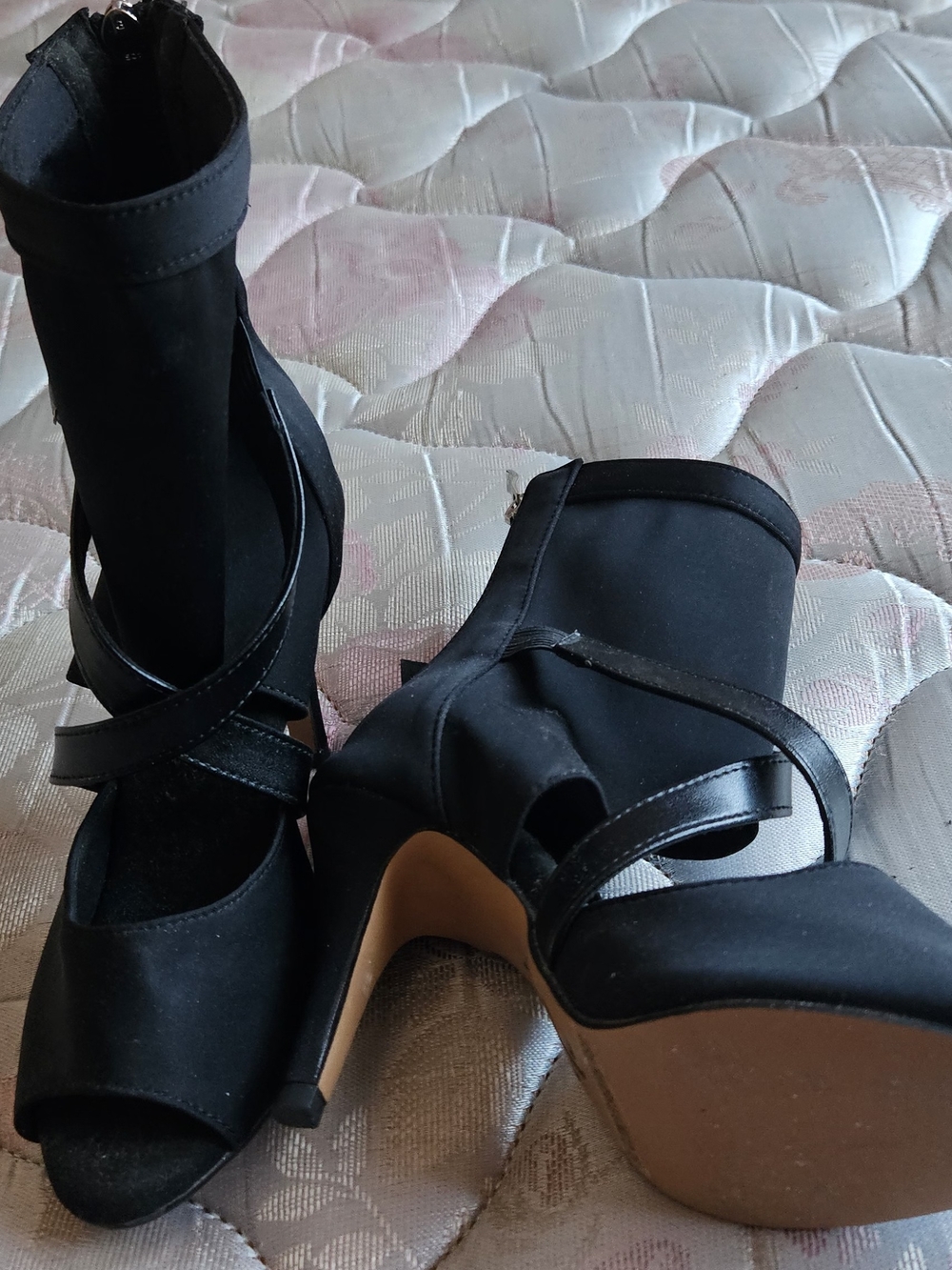 Women's Black Strappy Platform Heeled Sandals